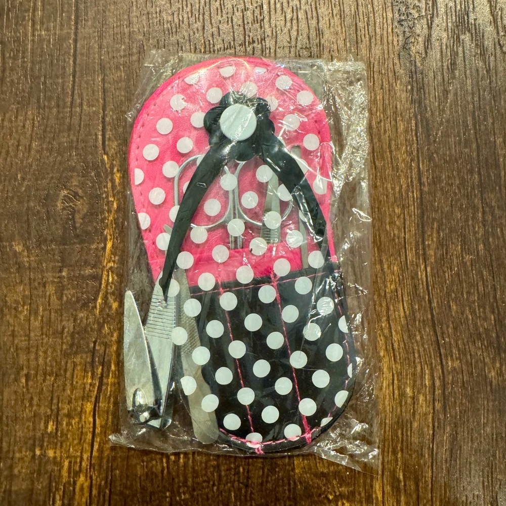 Nail manicure grooming kit